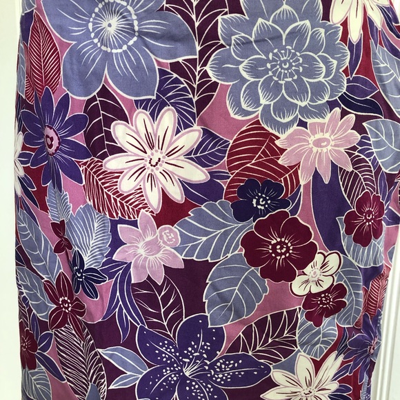 Floral purple and pink skirt - Picture 2 of 4